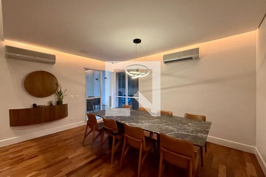 Sala de casa de condomínio à venda com 4 quartos, 350m² em Santo Amaro, São Paulo