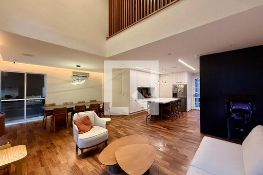 Sala de casa de condomínio à venda com 4 quartos, 350m² em Santo Amaro, São Paulo