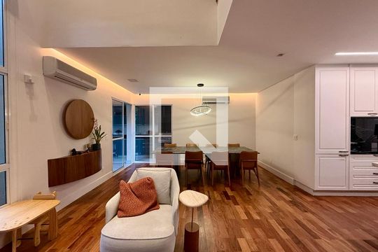 Sala de casa de condomínio à venda com 4 quartos, 350m² em Santo Amaro, São Paulo