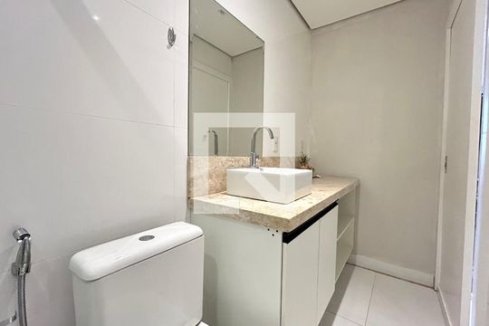 Banheiro de apartamento para alugar com 1 quarto, 48m² em Santo Antonio de Lisboa, Florianópolis