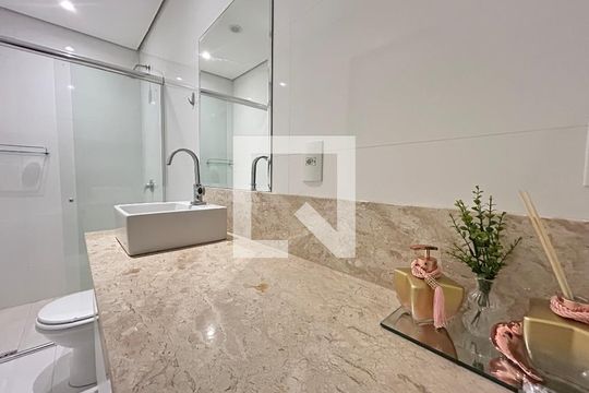 Banheiro de apartamento para alugar com 1 quarto, 48m² em Santo Antonio de Lisboa, Florianópolis