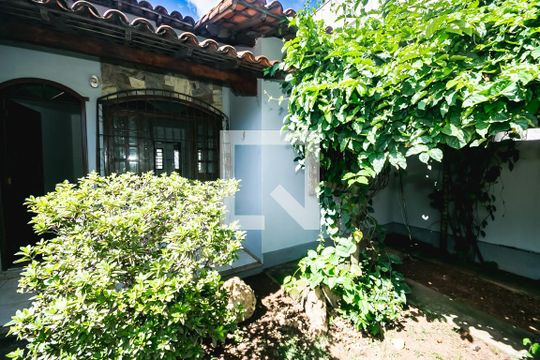 Casa para alugar com 2 quartos, 180m² em Dona Clara, Belo Horizonte