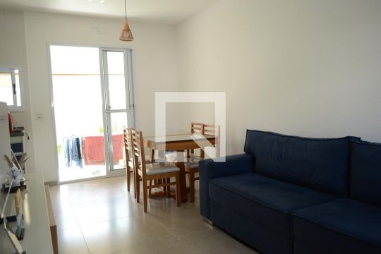 Sala de casa de condomínio para alugar com 2 quartos, 70m² em Chácara Faggion, Suzano