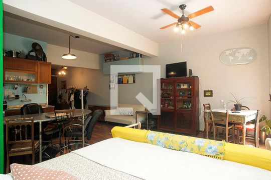 Studio - Quarto de kitnet/studio para alugar com 1 quarto, 65m² em Bom Fim, Porto Alegre