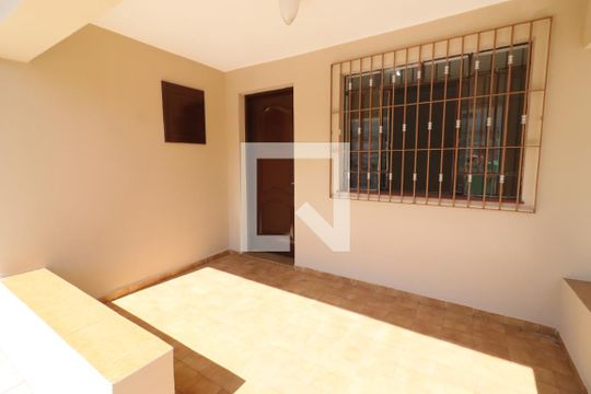 Quintal de casa à venda com 3 quartos, 245m² em Centro, Osasco