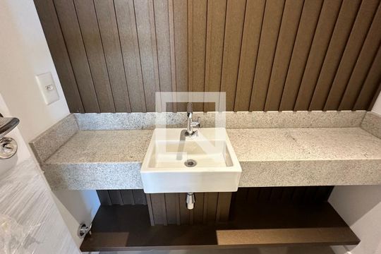 Lavabo de apartamento à venda com 4 quartos, 156m² em Barra da Tijuca, Rio de Janeiro