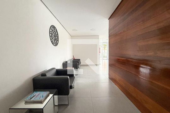 Hall de entrada de apartamento para alugar com 3 quartos, 98m² em Vila Brasilio Machado, São Paulo