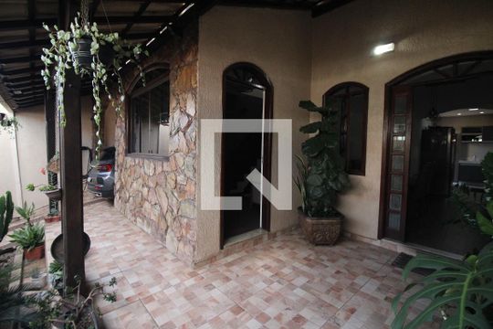Quintal de casa à venda com 5 quartos, 186m² em Jk, Contagem