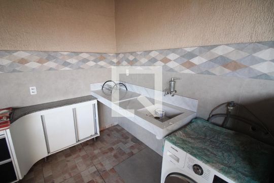 Área de Serviço e Area Gourmet de casa à venda com 5 quartos, 186m² em Jk, Contagem