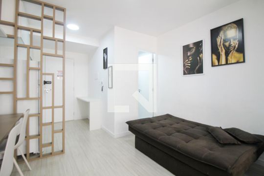 Sala/Quarto de kitnet/studio para alugar com 1 quarto, 27m² em Brás, São Paulo