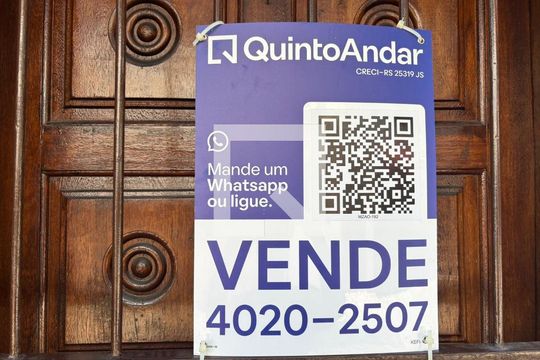 Plaquinha Instalada código KEFI-130 de apartamento à venda com 2 quartos, 44m² em Passo D’areia, Porto Alegre