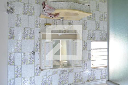 Banheiro Social de casa à venda com 2 quartos, 251m² em Vila Helena, Santo André