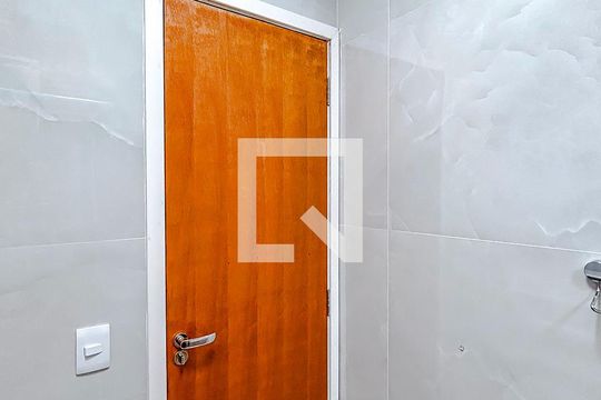 Banheiro de casa de condomínio à venda com 3 quartos, 68m² em Penha de França, São Paulo