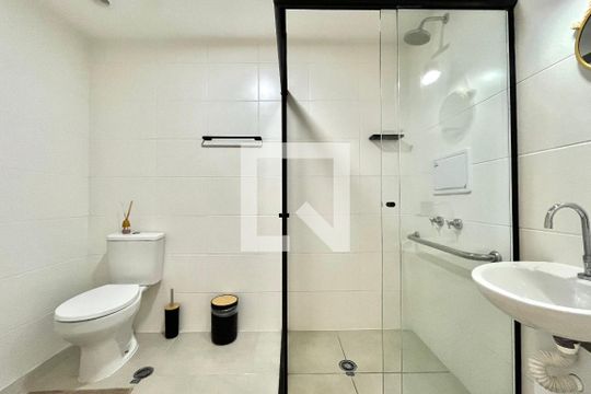 Banheiro de kitnet/studio para alugar com 1 quarto, 29m² em Vila Santa Catarina, São Paulo