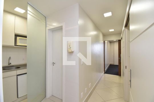 Corredor de apartamento para alugar com 5 quartos, 85m² em Centro, Curitiba