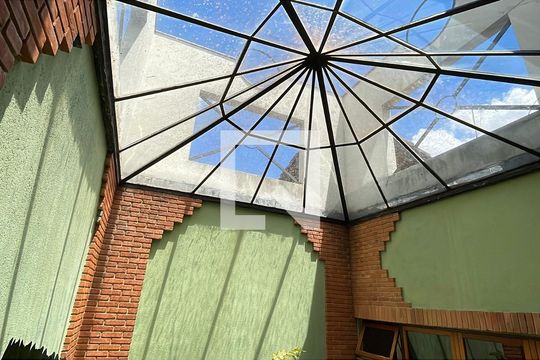 Casa de Condomínio para alugar com 4 quartos, 950m² em Parque Dom Henrique, Cotia