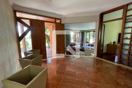 Casa de Condomínio para alugar com 4 quartos, 950m² em Parque Dom Henrique, Cotia
