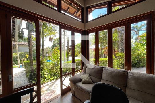 Sala de casa de condomínio para alugar com 4 quartos, 950m² em Parque Dom Henrique, Cotia