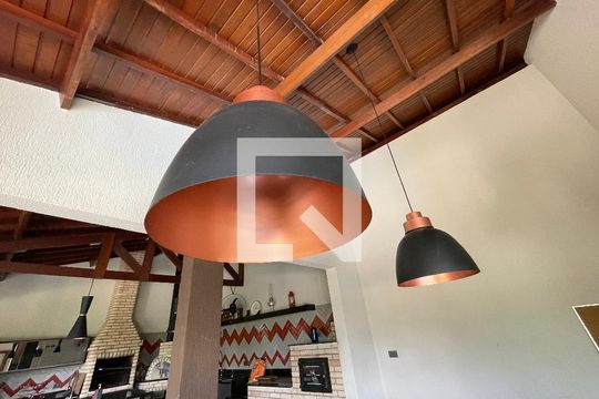 Sala de casa de condomínio para alugar com 4 quartos, 950m² em Parque Dom Henrique, Cotia