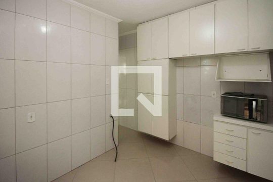 Casa para alugar com 2 quartos, 64m² em Vila Antonieta, São Paulo