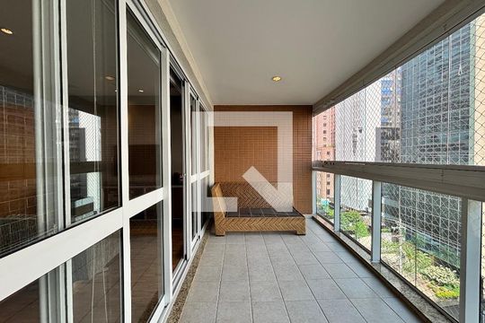 Varanda de apartamento à venda com 3 quartos, 130m² em Vila Olímpia, São Paulo