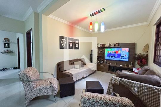 Casa à venda com 6 quartos, 180m² em Conjunto Lagoa, Belo Horizonte