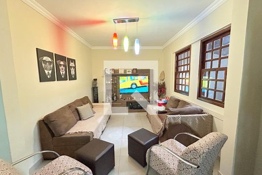 Casa à venda com 6 quartos, 180m² em Conjunto Lagoa, Belo Horizonte