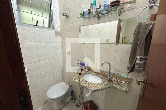Casa à venda com 6 quartos, 180m² em Conjunto Lagoa, Belo Horizonte