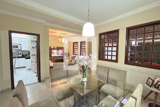 Casa à venda com 6 quartos, 180m² em Conjunto Lagoa, Belo Horizonte