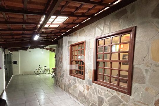 Casa à venda com 6 quartos, 180m² em Conjunto Lagoa, Belo Horizonte