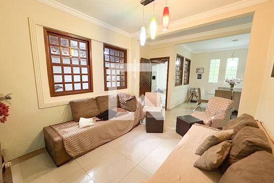 Casa à venda com 6 quartos, 180m² em Conjunto Lagoa, Belo Horizonte