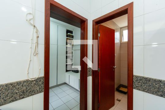 QUARTO E BANHO DE EMPREGADA de casa à venda com 3 quartos, 364m² em Santa Lúcia, Belo Horizonte