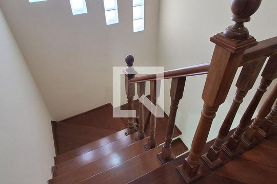 Escada de casa à venda com 4 quartos, 300m² em Jardim Sao Caetano, São Caetano do Sul