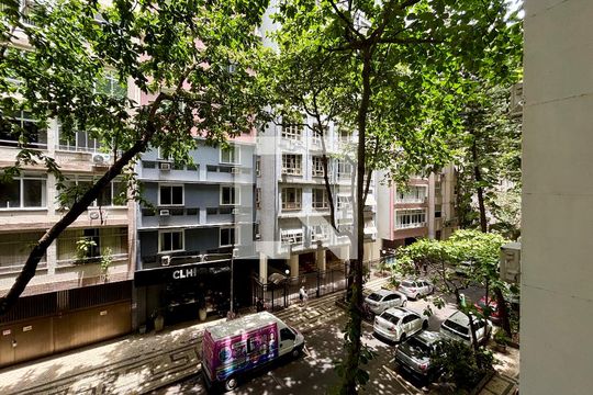Sala - vista de apartamento à venda com 1 quarto, 80m² em Copacabana, Rio de Janeiro