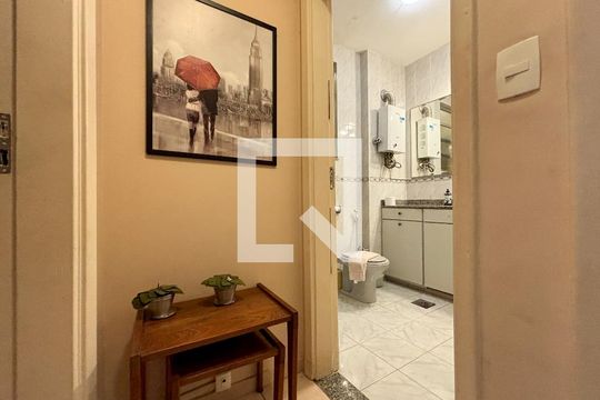 Banheiro social de apartamento para alugar com 1 quarto, 80m² em Copacabana, Rio de Janeiro