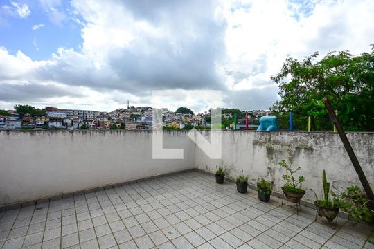 Quintal de casa à venda com 3 quartos, 146m² em Jardim Monte Alegre, Taboão da Serra