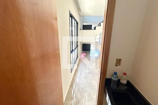 Lavabo de casa à venda com 3 quartos, 150m² em Vila Galvão, Guarulhos