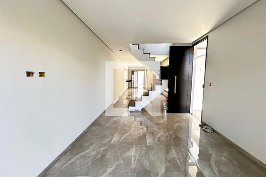 Sala de casa à venda com 3 quartos, 150m² em Vila Galvão, Guarulhos
