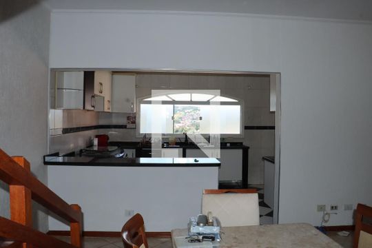Casa para alugar com 3 quartos, 180m² em Jardim Sao Miguel, Cotia