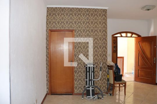 Casa para alugar com 3 quartos, 180m² em Jardim Sao Miguel, Cotia