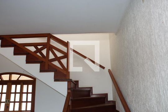 Casa para alugar com 3 quartos, 180m² em Jardim Sao Miguel, Cotia