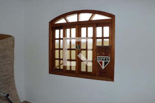 Casa para alugar com 3 quartos, 180m² em Jardim Sao Miguel, Cotia