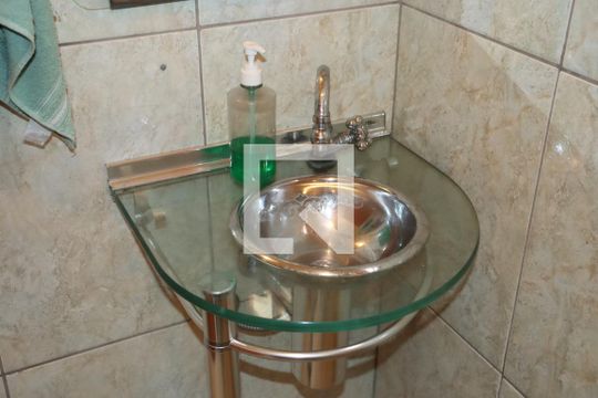 Casa para alugar com 3 quartos, 180m² em Jardim Sao Miguel, Cotia