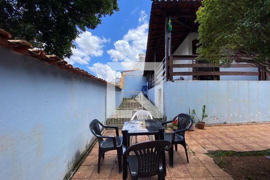 Casa para alugar com 3 quartos, 170m² em Teixeira Dias, Belo Horizonte