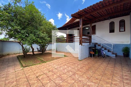 Casa para alugar com 3 quartos, 170m² em Teixeira Dias, Belo Horizonte