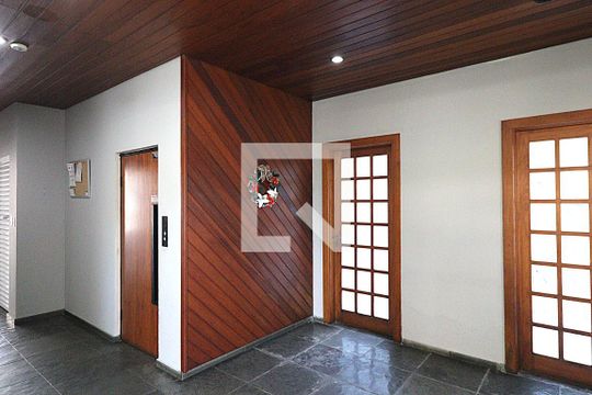 Hall de entrada de apartamento à venda com 3 quartos, 243m² em Chácara das Pedras, Porto Alegre