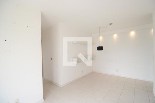 Sala de apartamento para alugar com 3 quartos, 64m² em Jacarepaguá, Rio de Janeiro