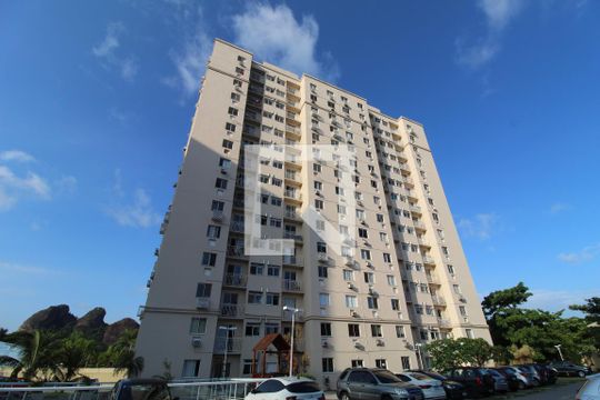 Fachada do bloco de apartamento para alugar com 3 quartos, 64m² em Jacarepaguá, Rio de Janeiro