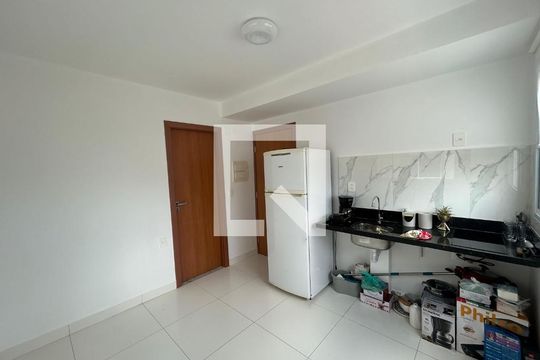 Sala e cozinha de apartamento para alugar com 1 quarto, 24m² em Jardim Placaford, Salvador