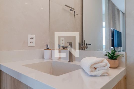 Banheiro de kitnet/studio para alugar com 1 quarto, 24m² em Vila Olímpia, São Paulo